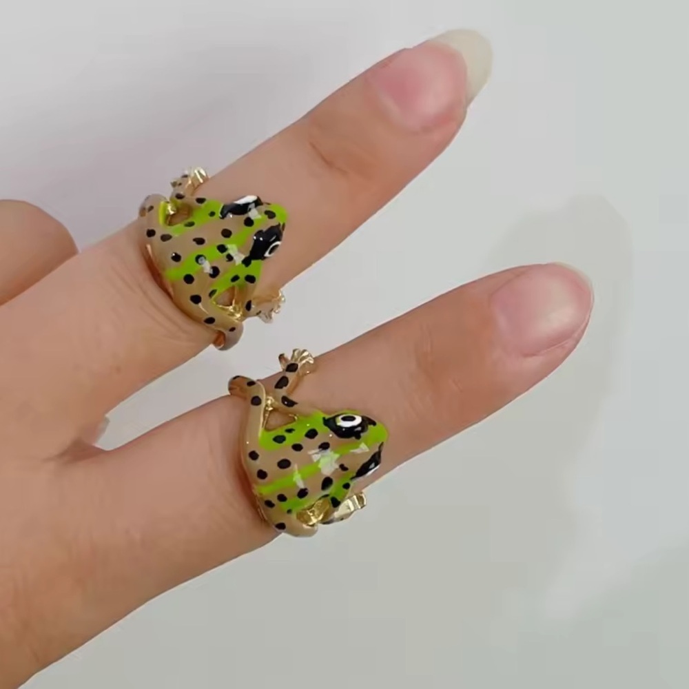 Green Dot Frog Reptile Ring - Picture 3 of 9